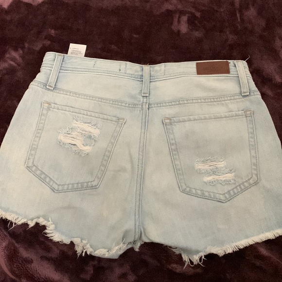 Hollister High-Rise Mom Shorts - Picture 4 of 4